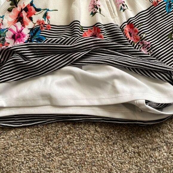 Ash & Violet Floral Shorts Romper Womens Size Small Lightweight Lined Stretchy - Picture 7 of 9